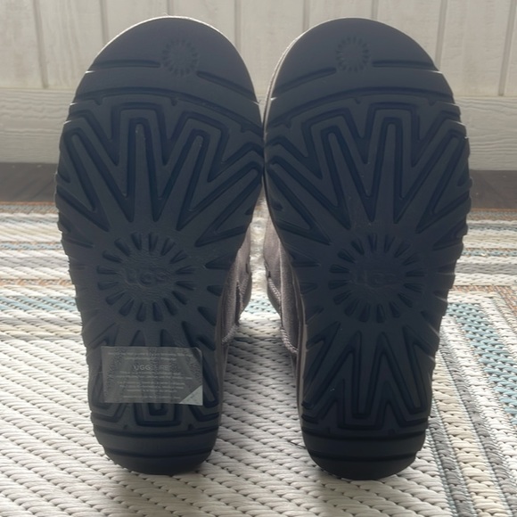 NWOB Ugg Constantine Satin Ribbon Gray Women’s Boots sz 5 - Picture 8 of 10